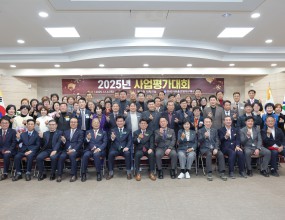 12월 4일 북구청 대회의실에서 '2025년 사업평가대회 '를 개최하고&nbsp;자유민주주의 가치 수호와 지역사회 발전에 기여한 회원들에게 표창수여와&nbsp; 2025년&nbsp;연맹의 활동 성과를 되짚어보는 시간을 가졌습니다.&nbsp;