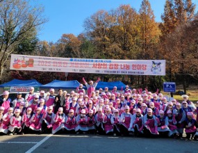 11월19일 옻골공원에서 회원 및 북한이탈주민, 대학봉사단이 참여한 가운데&nbsp; 김장 김치를 정성껏 담가 지역의 취약계층 580세대에 전달하였습니다.&nbsp;